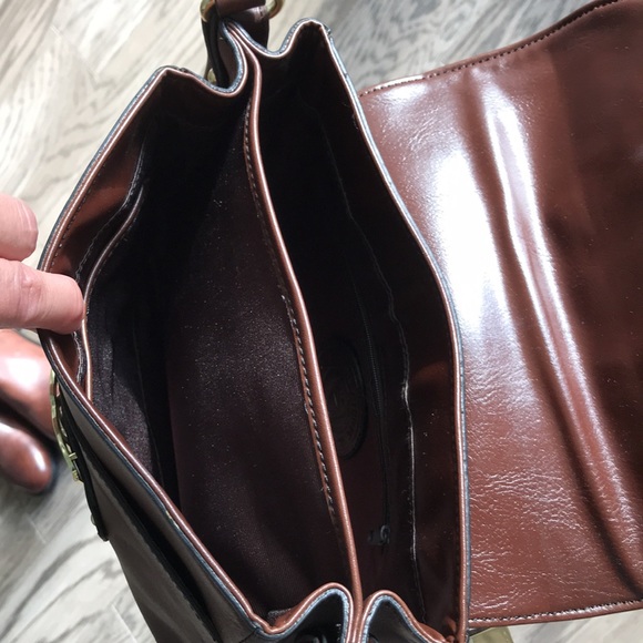 Etienne Aigner genuine leather crossbody bag - Picture 8 of 13